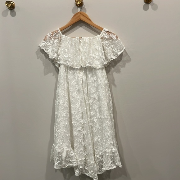 David’s Bridal flower girl dress - size 8 - Picture 4 of 4